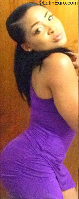 Date this attractive Jamaica girl Shelly from Kingston JM1080