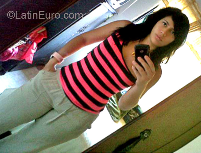 Date this young Colombia girl Marcela from Cali CO11260
