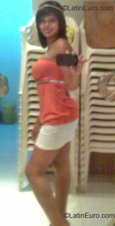 Date this tall Colombia girl Diana Carolina from Cali CO11282
