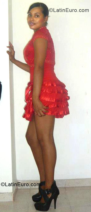 Date this good-looking Dominican Republic girl Andy nairoby from Barahona DO12361