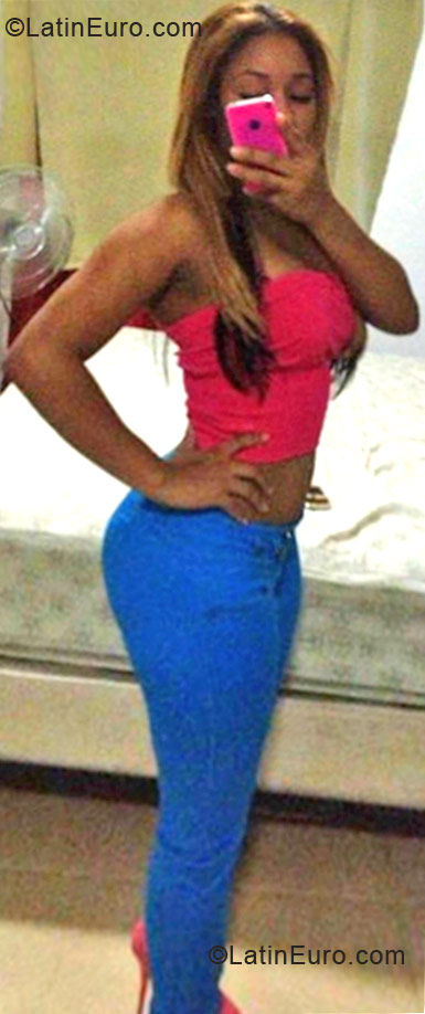 Date this athletic Dominican Republic girl Elizabeth from Bonao DO33285