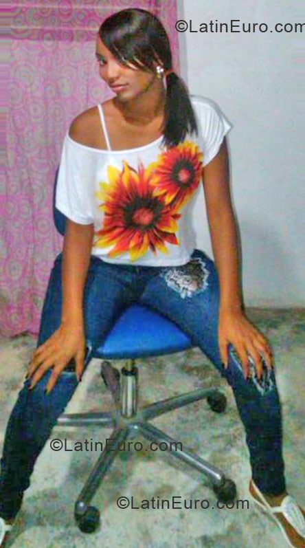 Date this gorgeous Dominican Republic girl Ivelisse from Santo Domingo DO12441