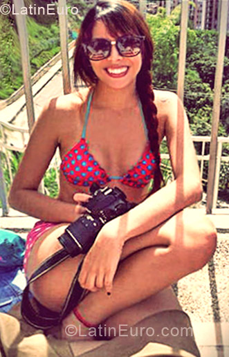 Date this good-looking Colombia girl Violetta from Medellin CO11401