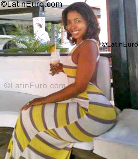 Date this lovely Dominican Republic girl Chantal marie from Santo Domingo PR99