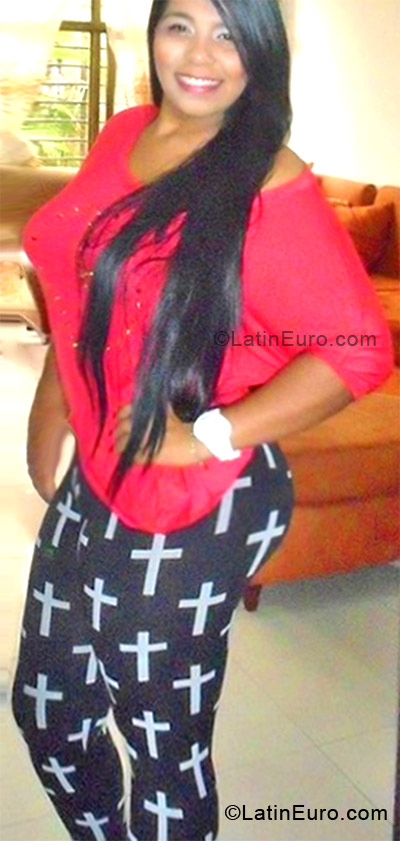Date this lovely Colombia girl Lina from Cali CO11438