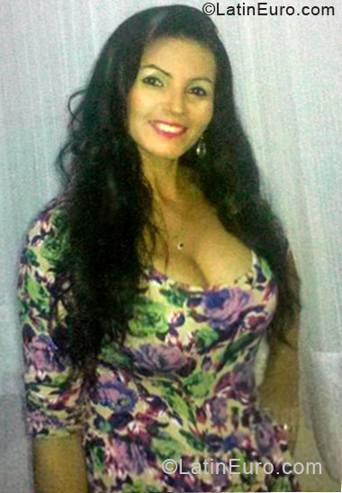 Date this sultry Brazil girl Fabiana from Aracaju BR7189
