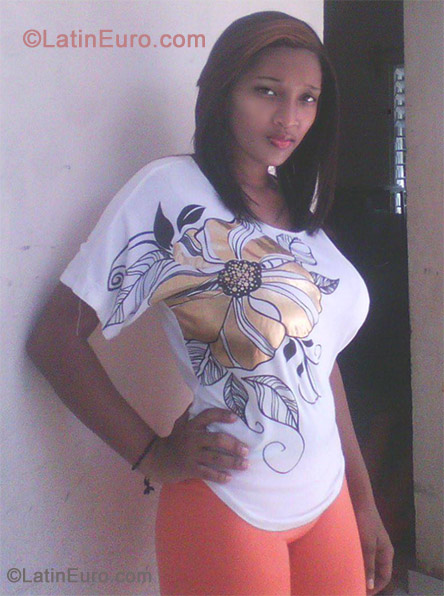 Date this nice looking Dominican Republic girl Natalia from Puerto Plata DO13055