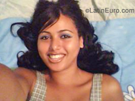 Date this nice looking Brazil girl Bianca from Recife BR7856