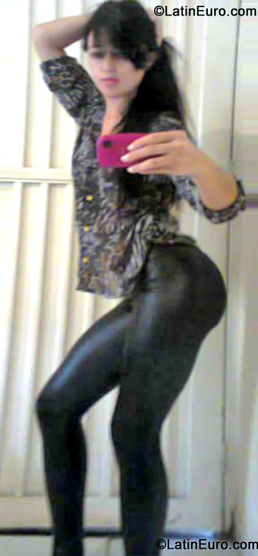 Date this nice looking Brazil girl Anna from Brasilia BR7750