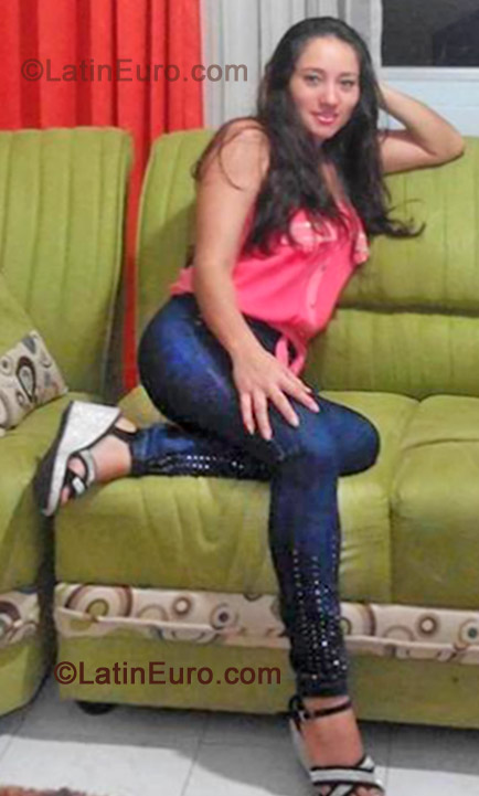 Date this happy Colombia girl Angela mantilla from Cali CO11736