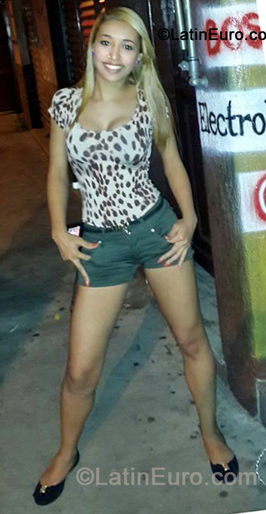 Date this stunning Brazil girl Fabiola from Sao Paulo BR7300