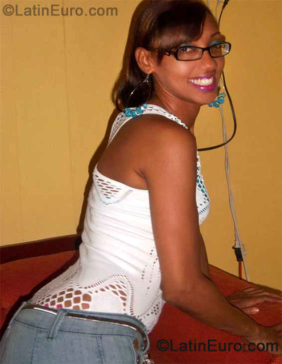 Date this sensual Dominican Republic girl Wendy from Italia DO13583
