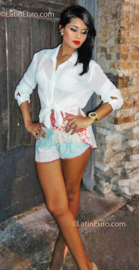 Date this hard body Brazil girl Juliana from Salvador BR7505