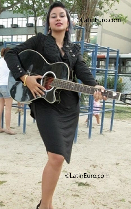 Date this happy Brazil girl Daniela from Rio De Janeiro BR7360