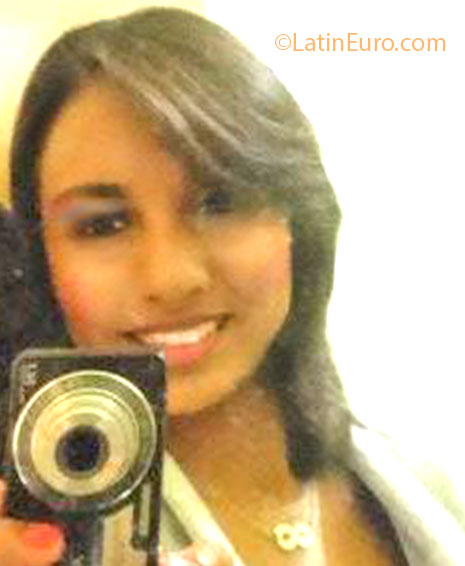 Date this attractive Brazil girl Thais from Rio de Janeiro BR7394