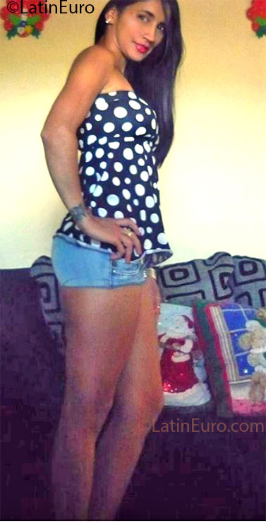 Date this nice looking Colombia girl Linda Ulloa from Armenia CO11959