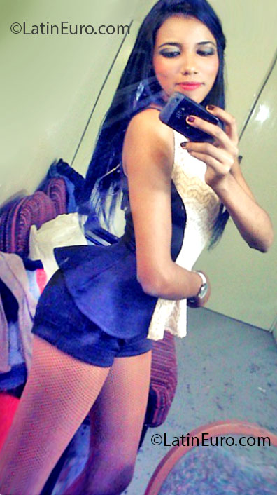 Date this sensual Dominican Republic girl Karina from Santo Domingo DO14178