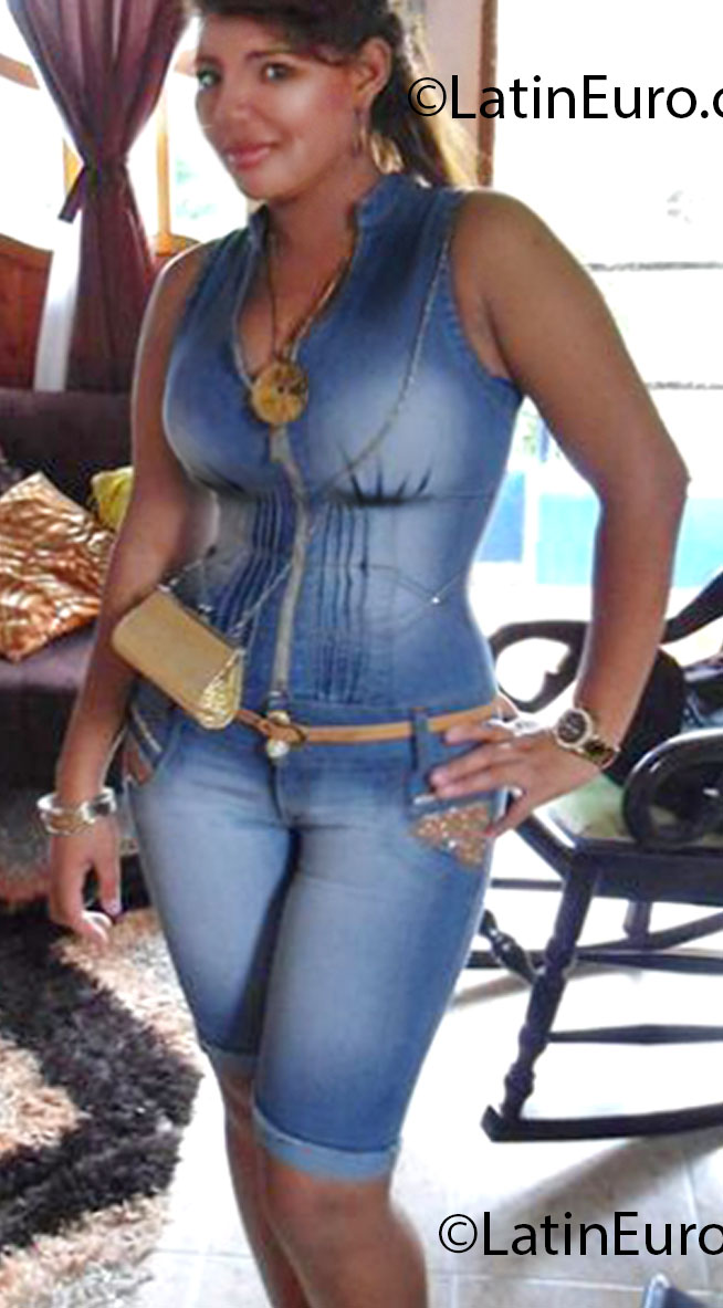 Date this hard body Colombia girl HEIDI ANAYA RAM from Cartagena CO11982