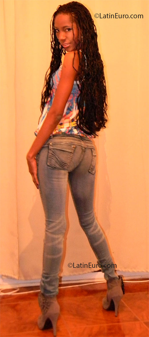 Date this gorgeous Colombia girl Julieth from Medellin CO12085