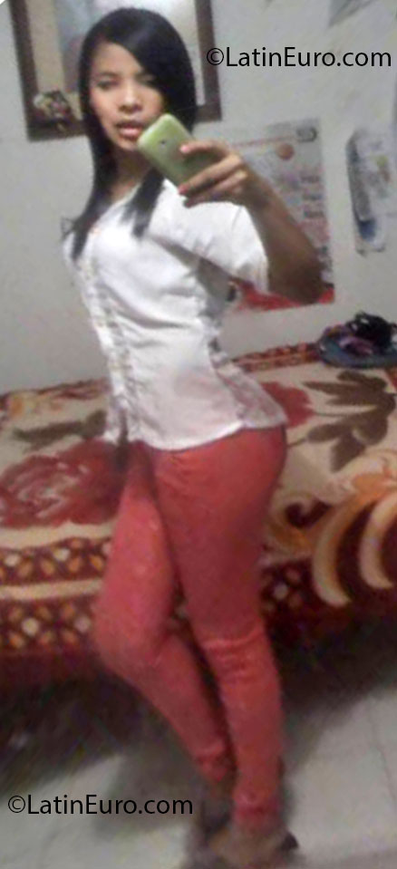 Date this gorgeous Colombia girl Yessica from Barranquilla CO12101