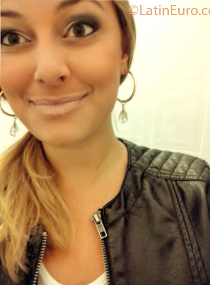 Date this hard body Brazil girl Claudia from Indaiatuba BR7469