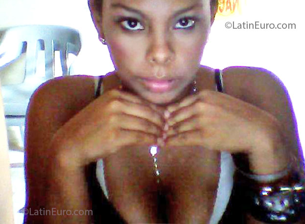 Date this happy Colombia girl Ladi from Barranquilla CO12127
