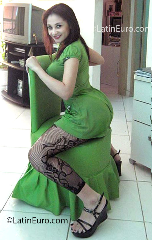 Date this nice looking Brazil girl Tatyane from Rio De Janeiro BR7510