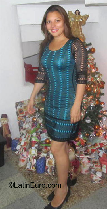 Date this charming Colombia girl Veronica from Bogota CO12335