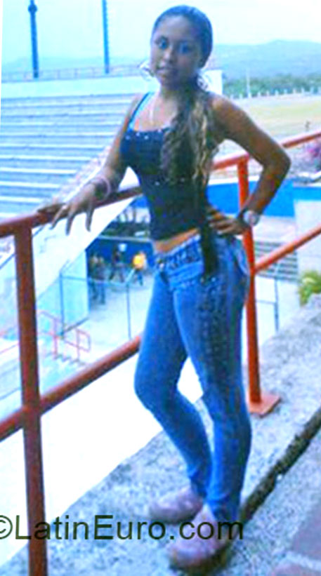 Date this athletic Colombia girl Yulli Paulin from Barranquilla CO12523