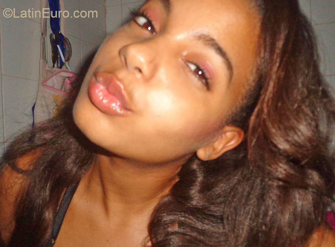 Date this sultry Brazil girl Luane from Recife BR7563