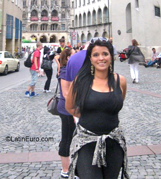 Date this hot Brazil girl Susana from Brasilia BR7569