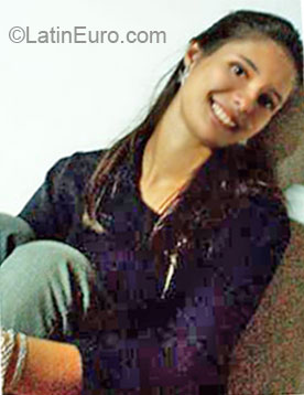 Date this attractive Brazil girl Bruna from Blumenau BR8215