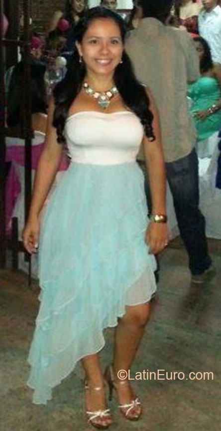 Date this attractive Colombia girl Leidy from Cali CO12559