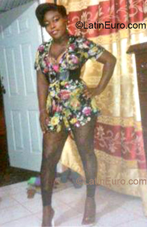 Date this foxy Jamaica girl Shantay from Kingston JM1118
