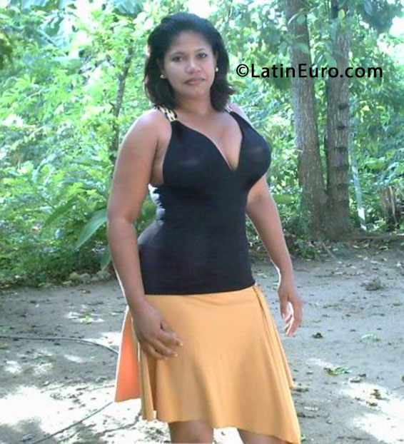 Date this attractive Dominican Republic girl Alba from Santiago DO15376