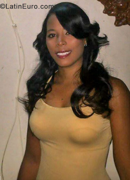 Date this athletic Dominican Republic girl Ana karina from San cristobal DO15379