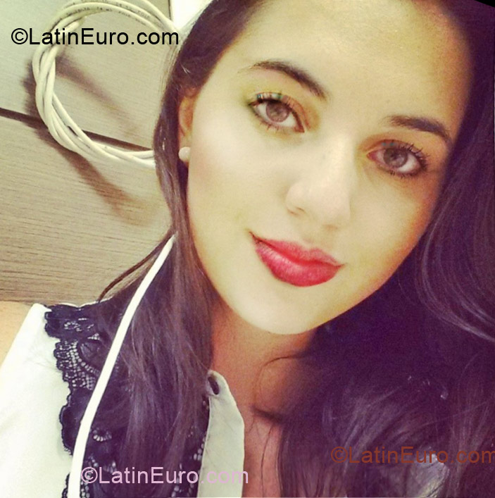 Date this stunning Brazil girl Laura from Uberlandia BR7704