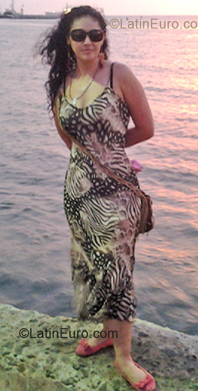 Date this stunning Colombia girl Yamile from Bogota CO12885