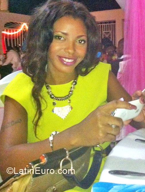 Date this fun Jamaica girl Shekeny from Savlamar JM1159