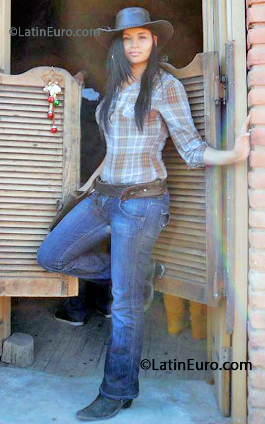 Date this nice looking Mexico girl Karina from Guadalajara MX1073