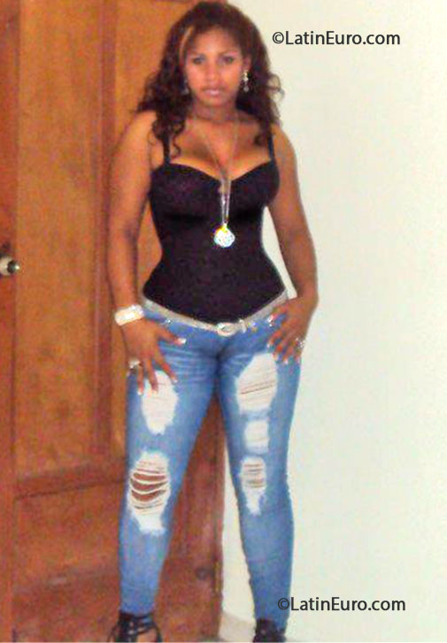 Date this delightful Dominican Republic girl Soenny from Santo Domingo DO15941