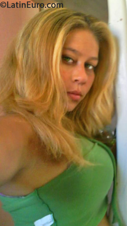 Date this happy Brazil girl Beatriz from Sao Jose BR7857