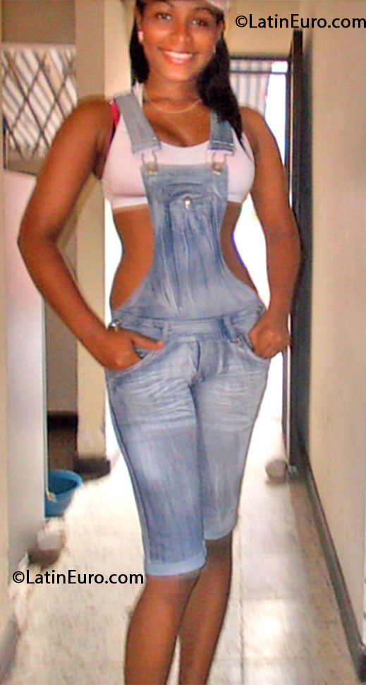 Date this delightful Colombia girl Melba from Cali CO17353