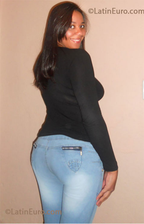 Date this hard body Brazil girl Leandra from Belo Horizonte BR7907