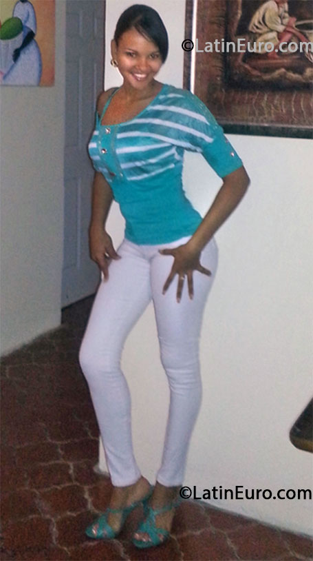 Date this stunning Dominican Republic girl Cristalis from Nagua DO16396