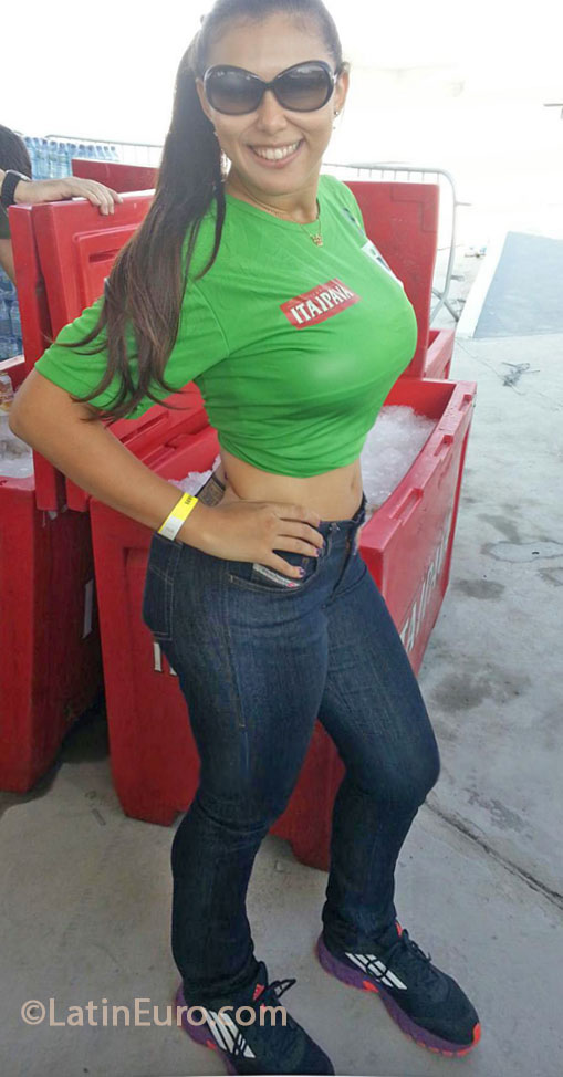 Date this good-looking Brazil girl Monique from Rio De Janeiro BR7931
