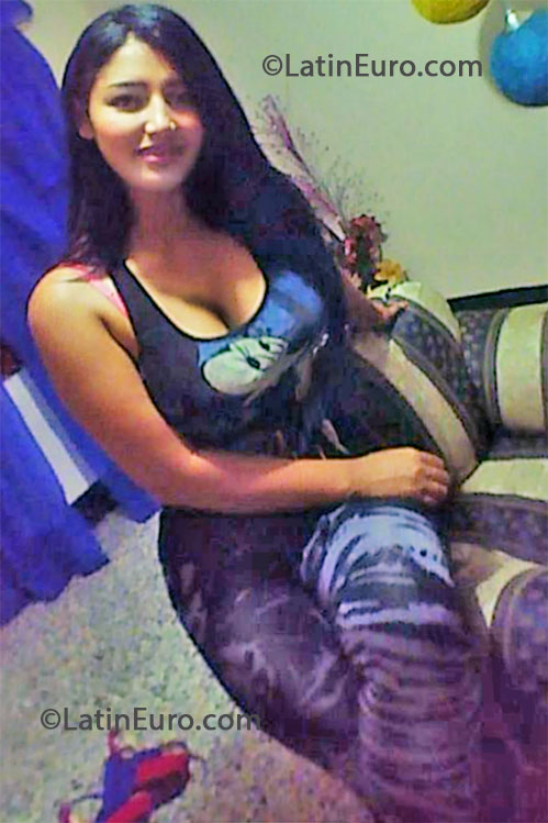 Date this attractive Colombia girl Luisa from Medellin CO13364