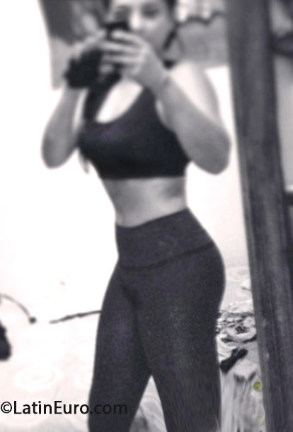 Date this good-looking Colombia girl Ngela from Bogota CO13396