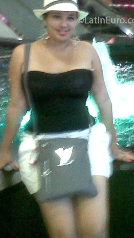 Date this attractive Colombia girl Marcela from Medellin CO13699