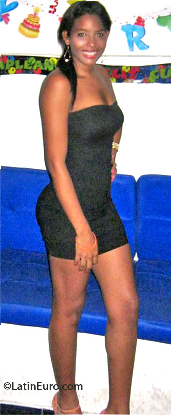Date this nice looking Colombia girl Lilia from Cartagena CO13701